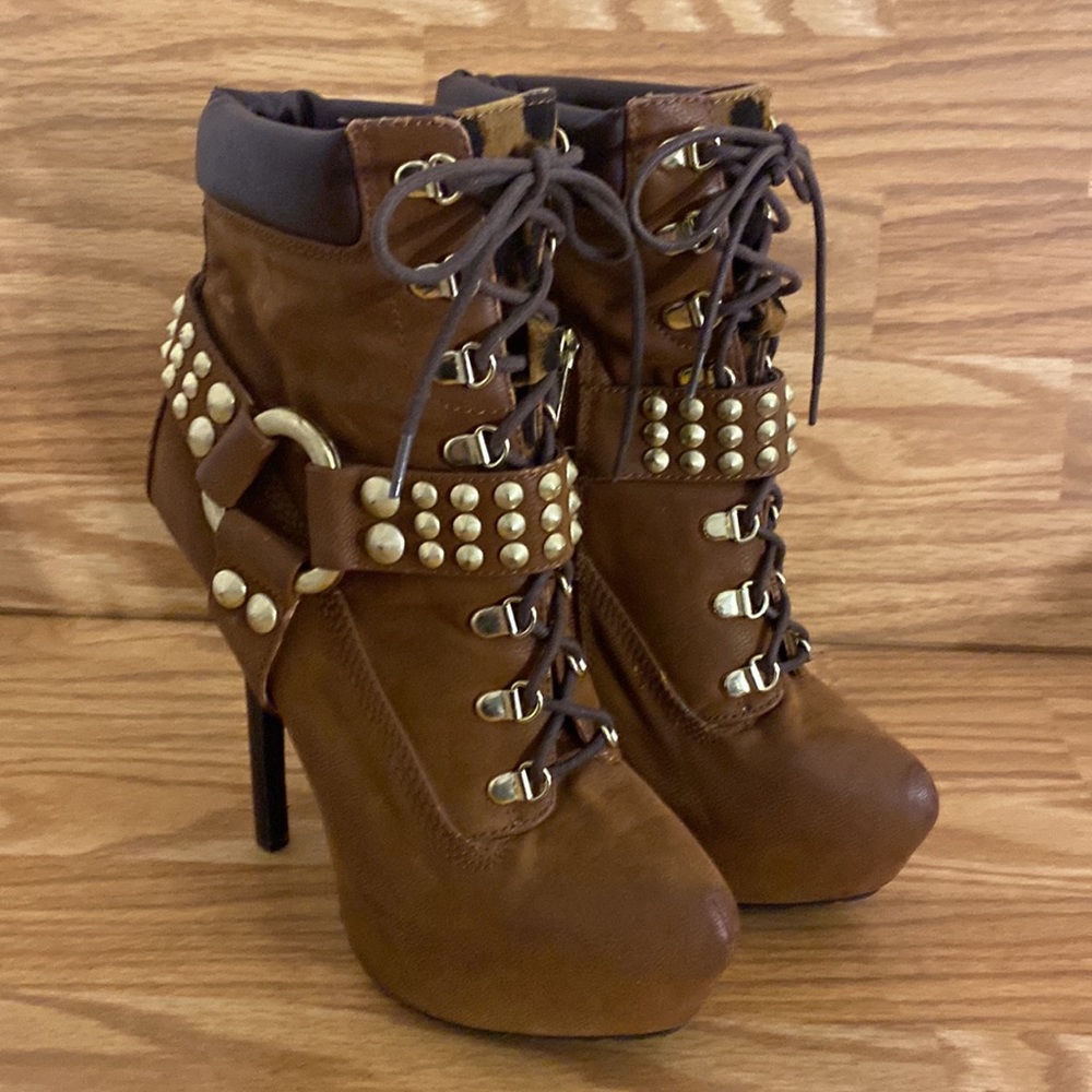 Dollhouse vanquish Boots Women’s Size 8 Brown Faux Leather Harness Side Zip